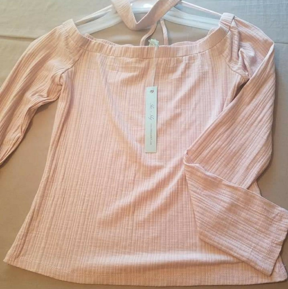 Off shoulder blouse with attached choker